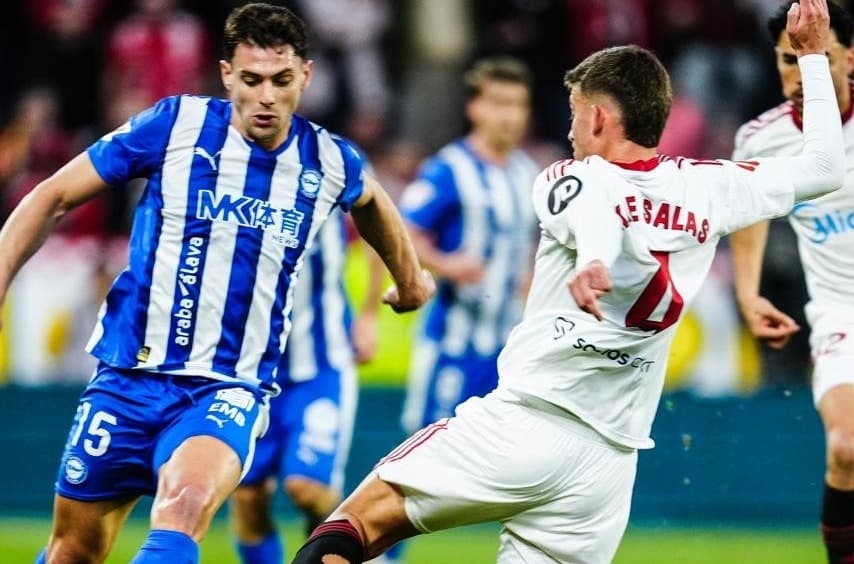 Del mal el menos para el Sevilla, que jugó 80′ con uno menos