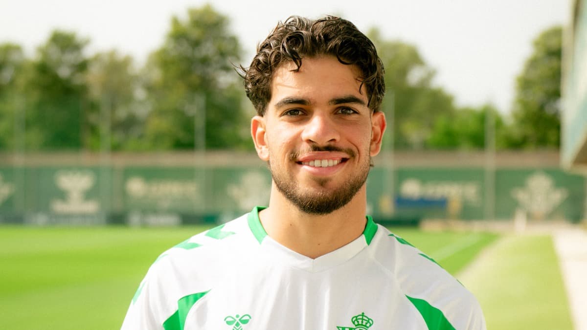 El Real Betis vuelve a los entrenamientos con las novedades de Abde y Diego Conde