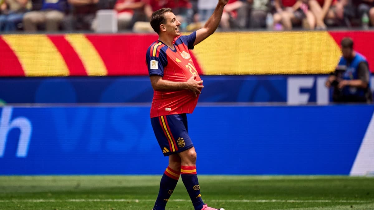Mikel Oyarzabal, primero y tercero de España (3-0)