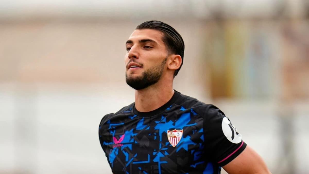 El Sevilla, en silencio respecto a Rafa Mir