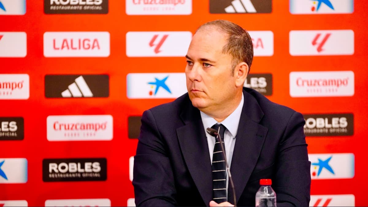 José Ignacio Navarro y su reto veraniego: un '9' goleador para Luis García Plaza