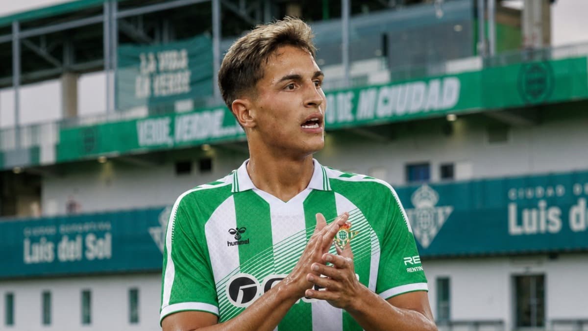 OFICIAL: Facundo Bernal, la primera piedra del Betis para reconstruir la medular