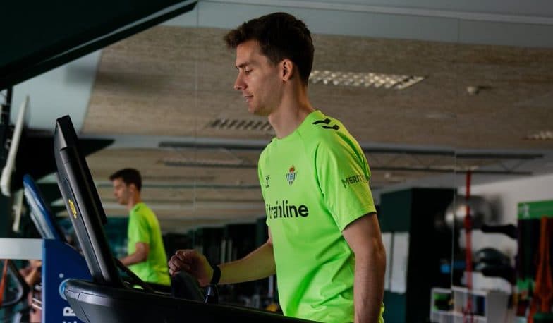 Bellerín y Diego Llorente se ejercitan con el Betis para poder regresar cuanto antes