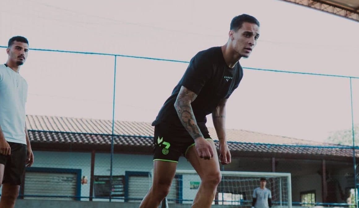 Antony continua con los ‘guiños' al Betis durante sus vacaciones