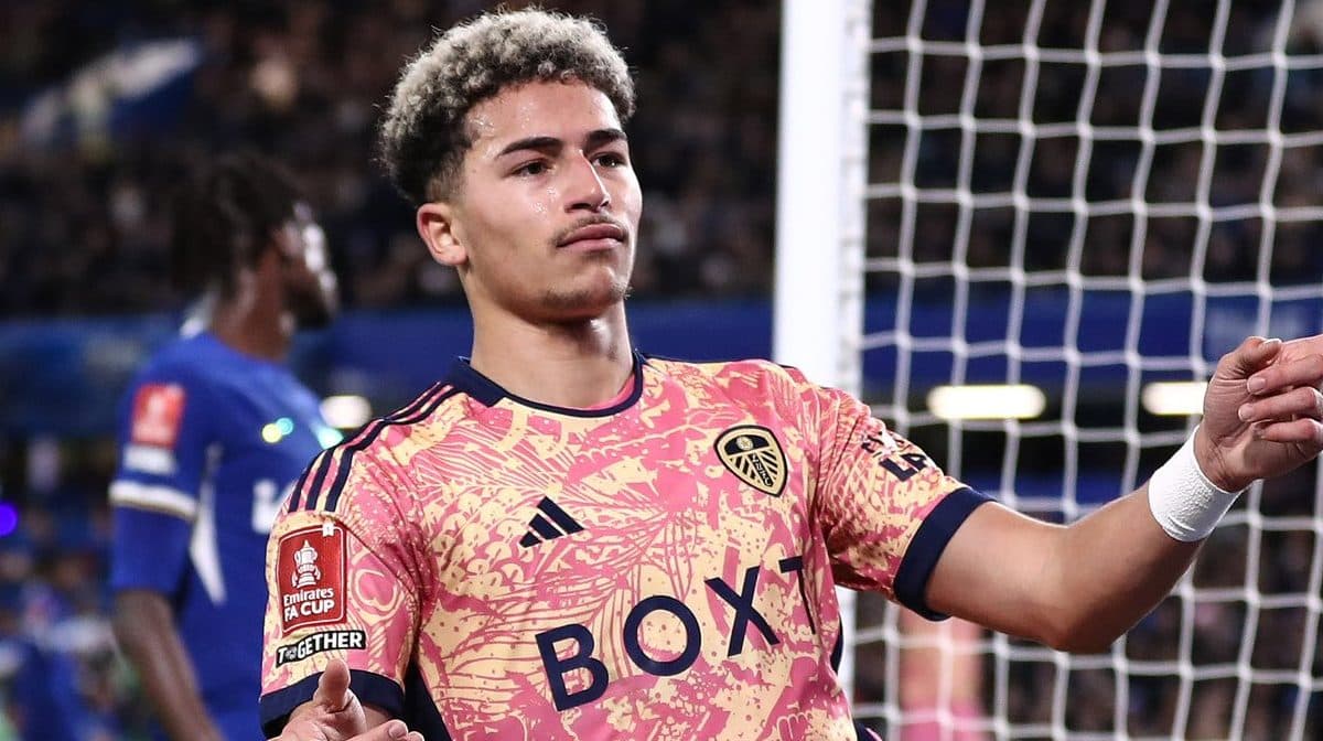 El Betis sufre un bloqueo en la operación Mateo Joseph, pero el delantero no viaja con el Leeds