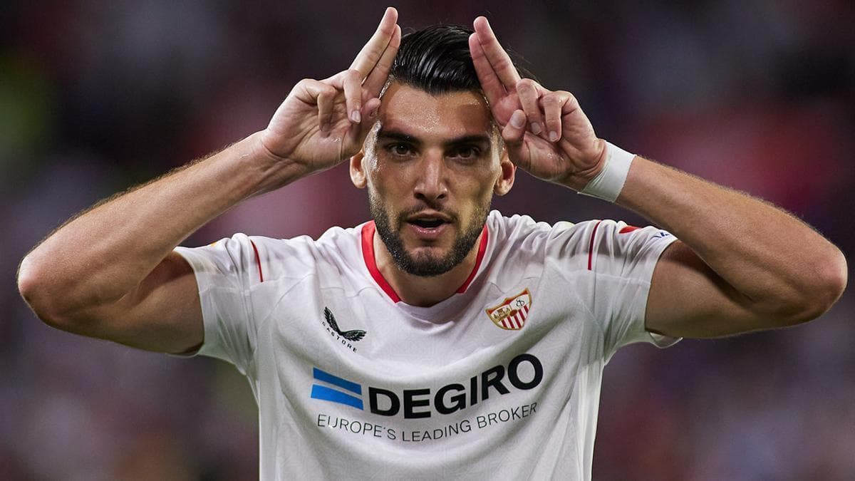 Rafa Mir no cuenta para el Sevilla, aunque él quiera hablar en el campo