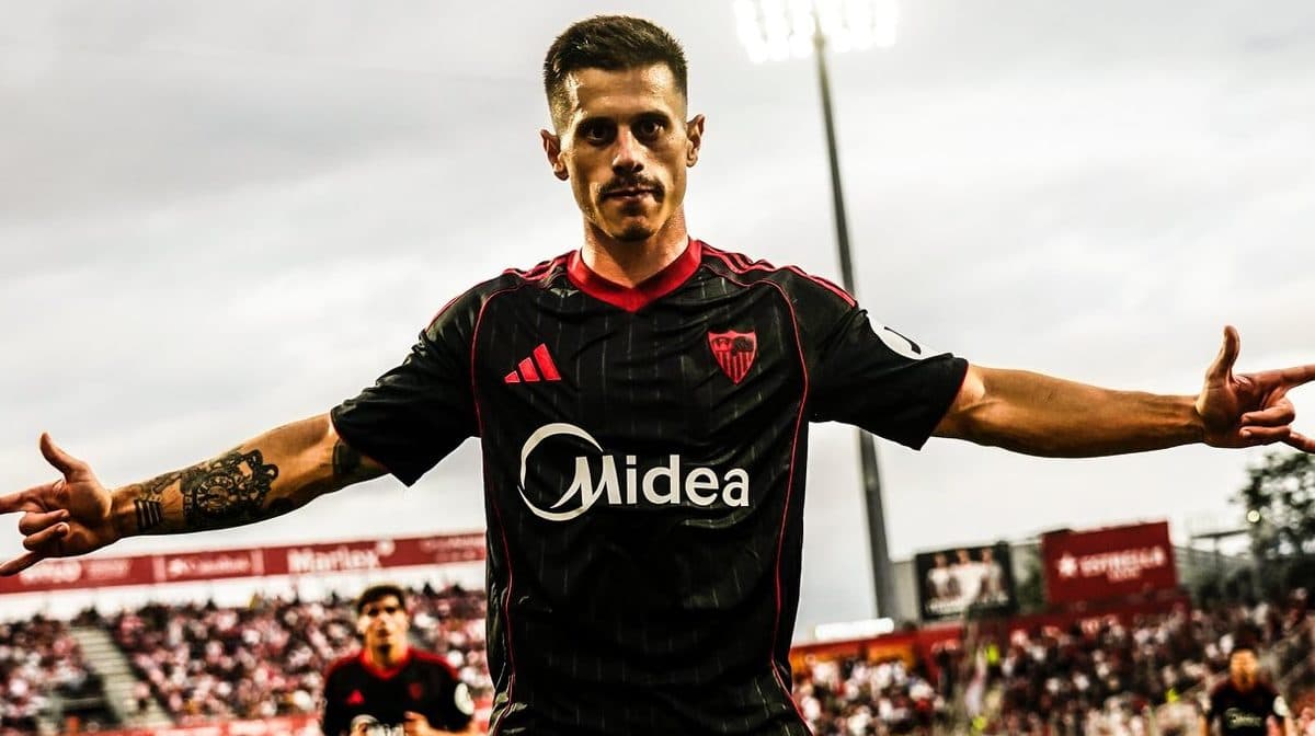 La efectividad a la contra brinda al Sevilla la primera victoria de la temporada en Montilivi
