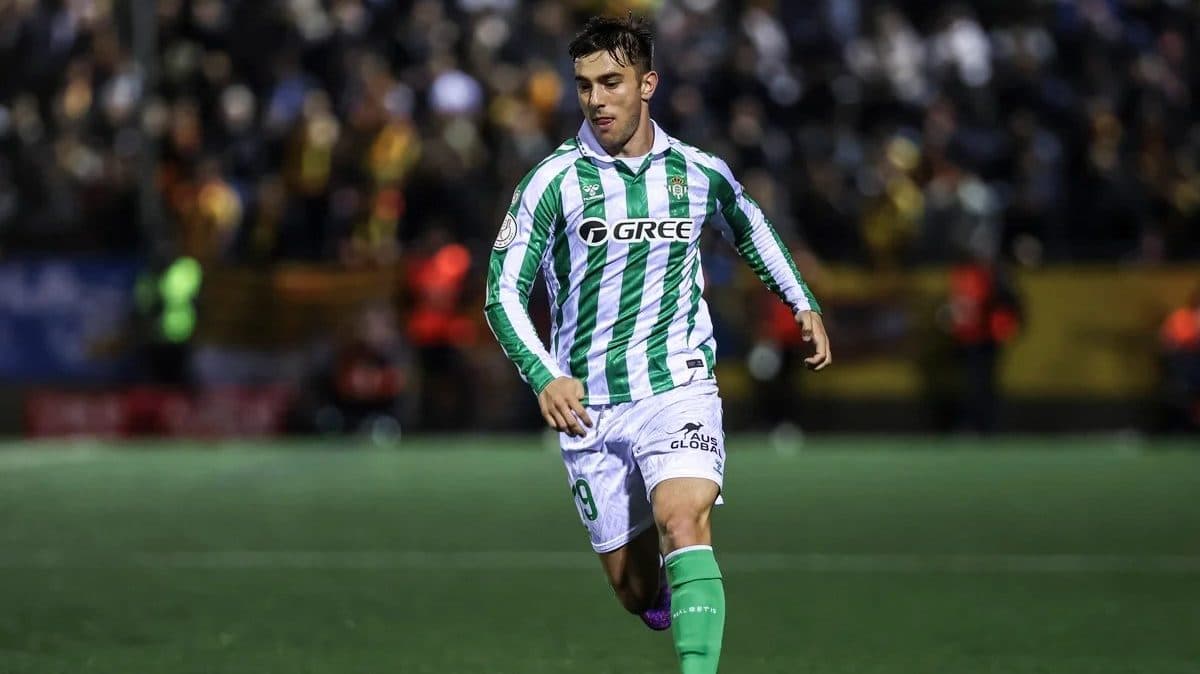 El Levante tantea al Betis para hacerse con los servicios de Iker Losada