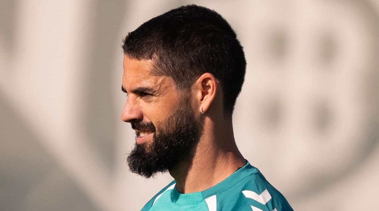 Isco regresa a una lista de Pellegrini en un momento clave
