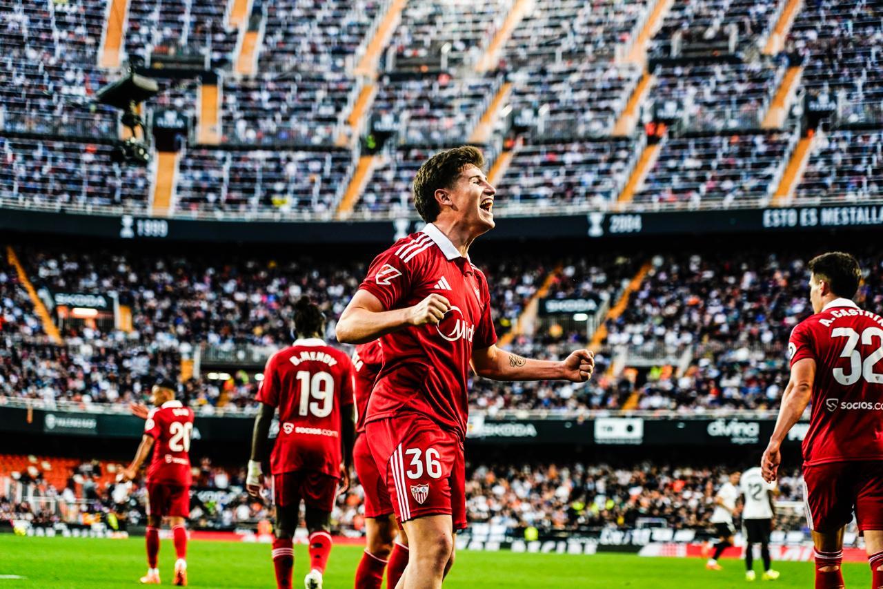 El Sevilla deja escapar la victoria en el último suspiro en Mestalla