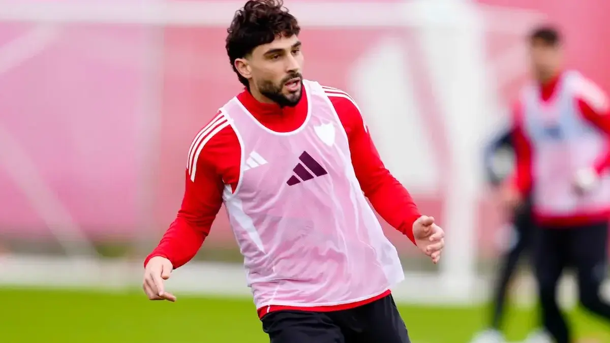Maupay se estrena en los entrenamientos del Sevilla