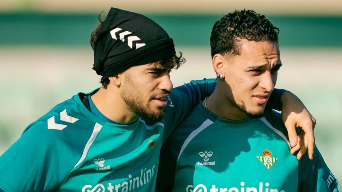 El Betis se agarra a su pegada para soñar con la Champions League