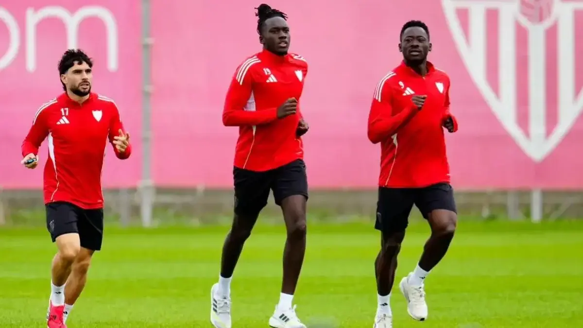 El Sevilla vuelve a los entrenamientos tras un empate marcado por la polémica