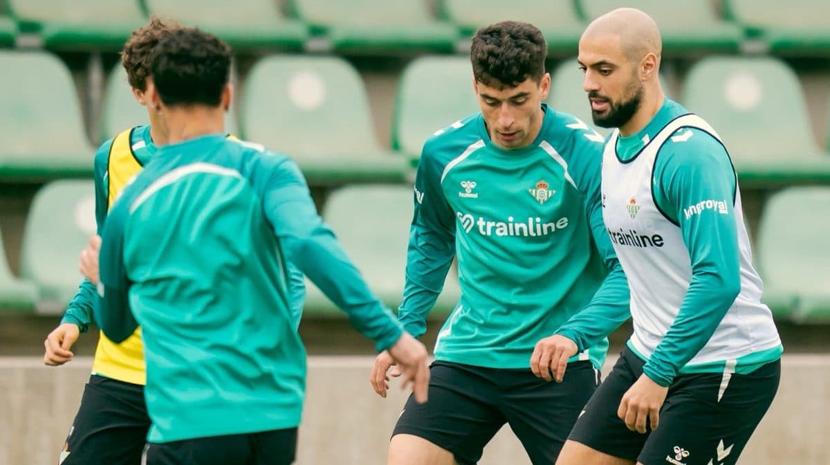 Amrabat cada vez está más cerca de regresar con el Betis