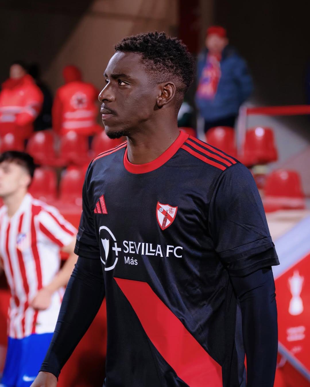 El Sevilla continúa con su apuesta por la cantera: Ibra Sow renueva hasta 2029