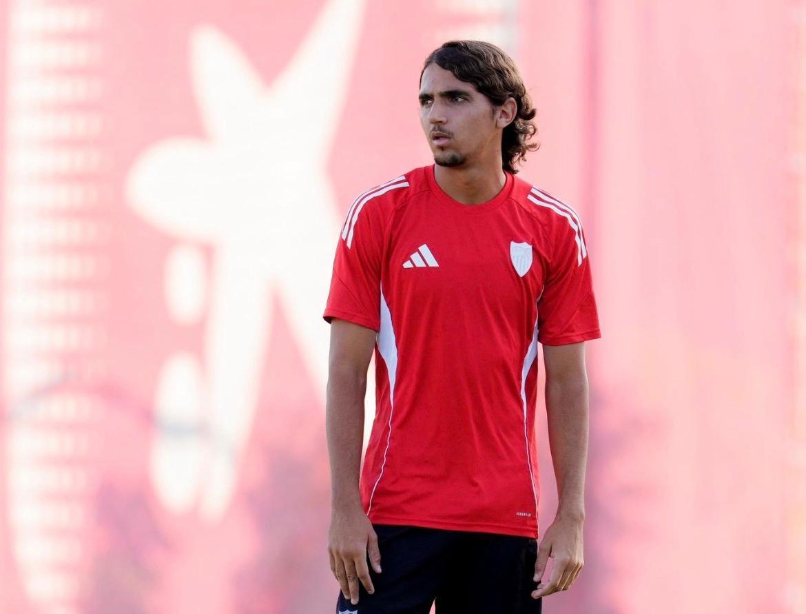 Nico Guillén llama a las puertas del primer equipo del Sevilla