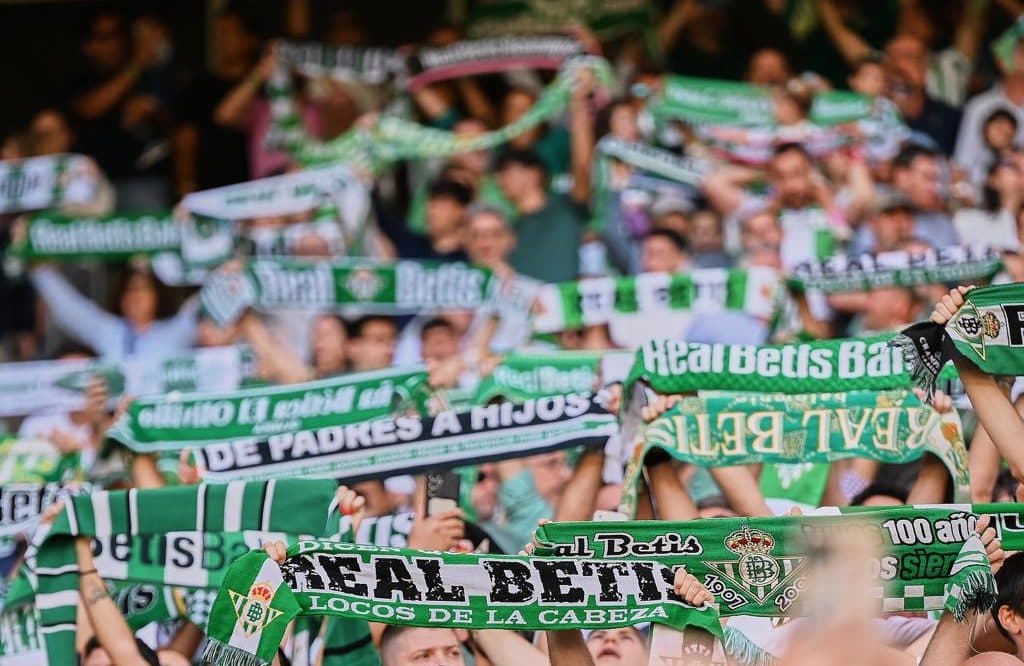 El beticismo prepara otra gran noche en La Cartuja para empujar al equipo hacia la Champions League