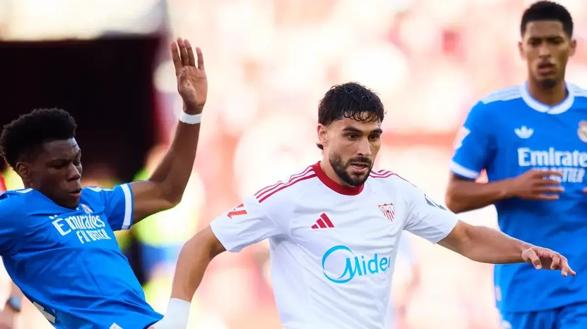 Maupay se despide del Sevilla tras lograr la permanencia de forma matemática