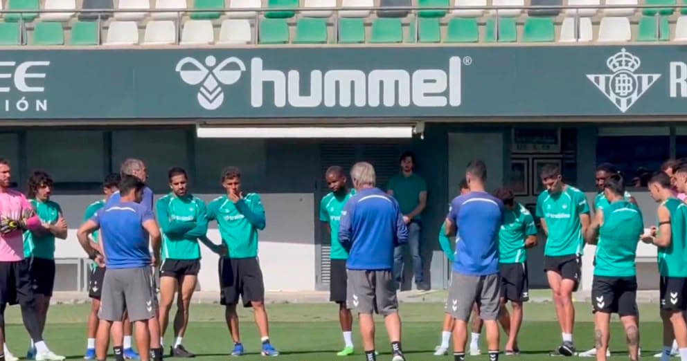 El Betis vuelve a los entrenamientos con la alegría por bandera