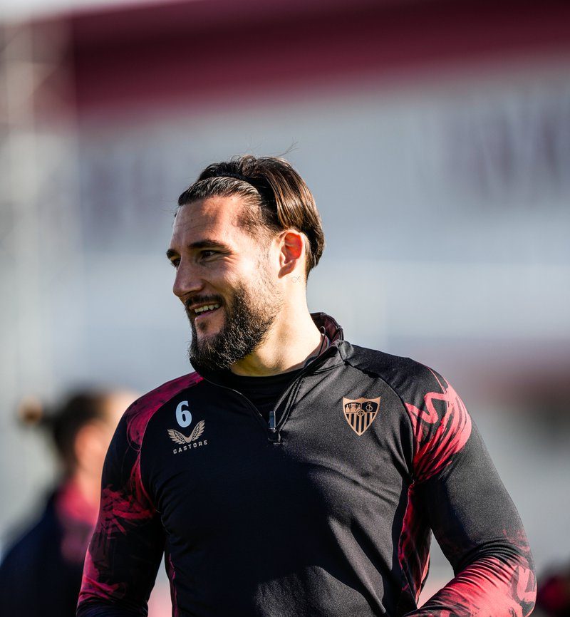 Gudelj se cae del entrenamiento