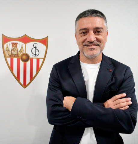 Nuevo fuego en el Sevilla FC: Pimienta denuncia al club