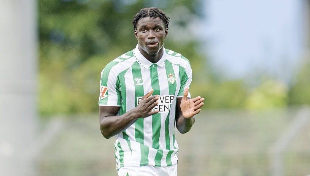 Todavía no es segura la salida de Nobel Mendy del Betis
