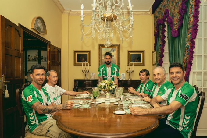 El Betis presenta su primera equipación para la próxima temporada con mucho simbolismo