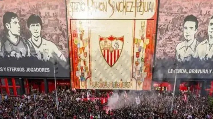 Una gran manifestación para poner fin a la situación que atraviesa el Sevilla