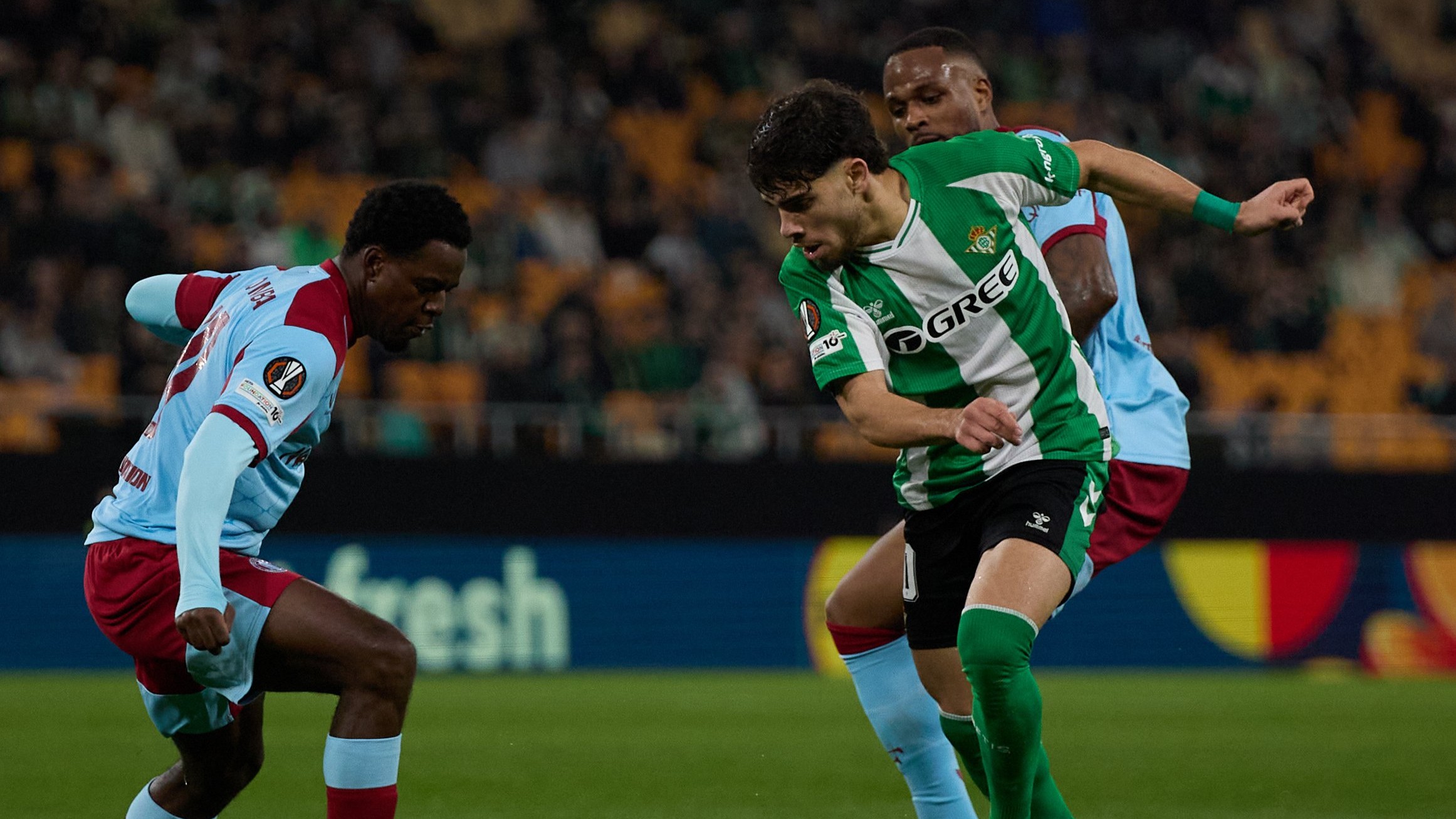 El Betis cumple a base de Antony y Ez Abde: a los octavos de la Europa League