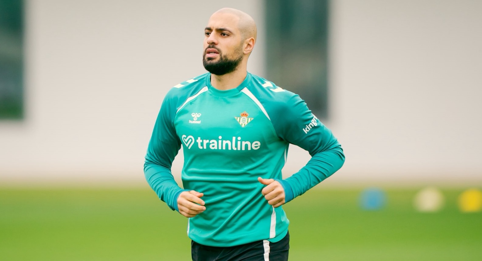 Amrabat regresa con el grupo 102 días después